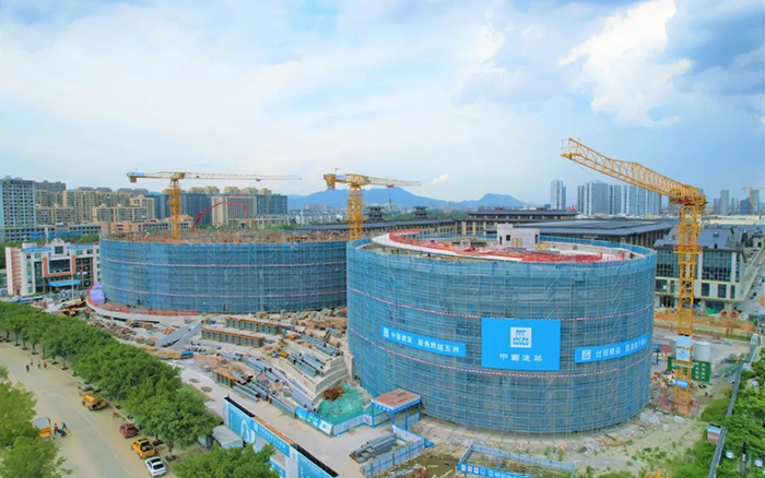 逐浪扬帆，304am永利集团塔机吊起苍南大剧院“钢铁脊梁”