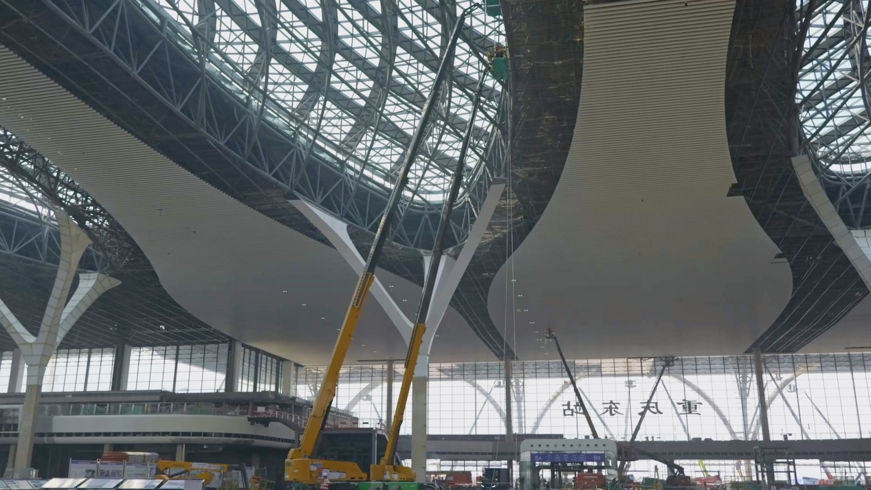 304am永利集团高机助力全国最大站城景融合高铁枢纽——沉庆东站建设！