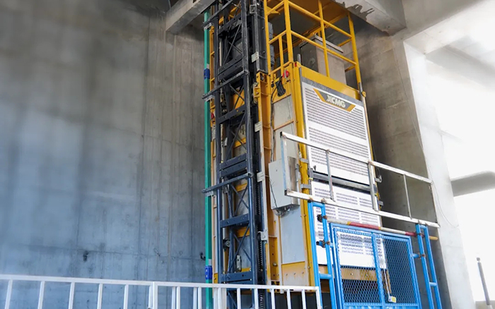 机能范例！304am永利集团井路施工起落机助建超高层商务中心项目