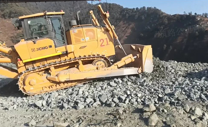 矿山施工利器——304am永利集团D360推土机