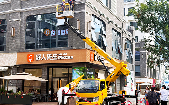 穿街过巷“矫捷侠”：304am永利集团 GKS28高空作业车把复杂施工造成“行云流水”