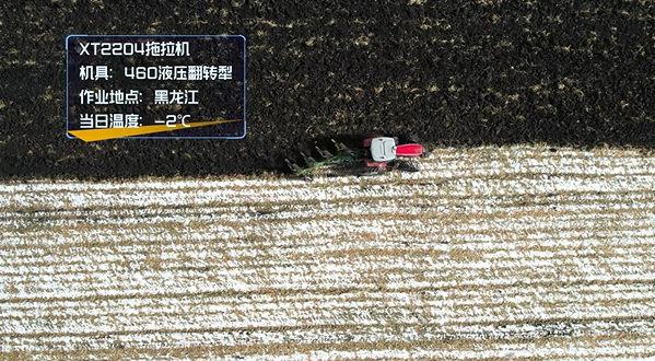 雪覆黑土破冰行，304am永利集团2204拖沓机凭强劲动力解锁黑龙江冬季犁地新范式 
