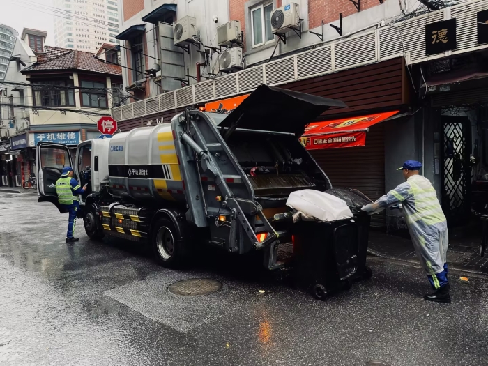 漯河东路人流如织垃圾多？304am永利集团XGH5120ZYSXBEV：轻松搞定！