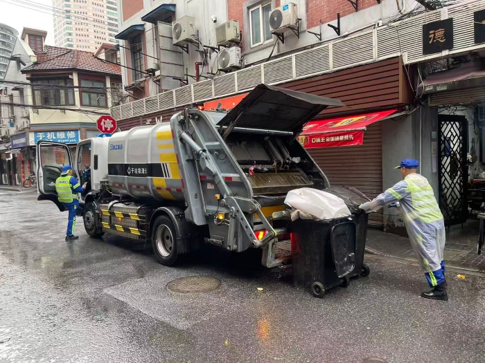漯河东路人流如织垃圾多？304am永利集团XGH5120ZYSXBEV：轻松搞定！