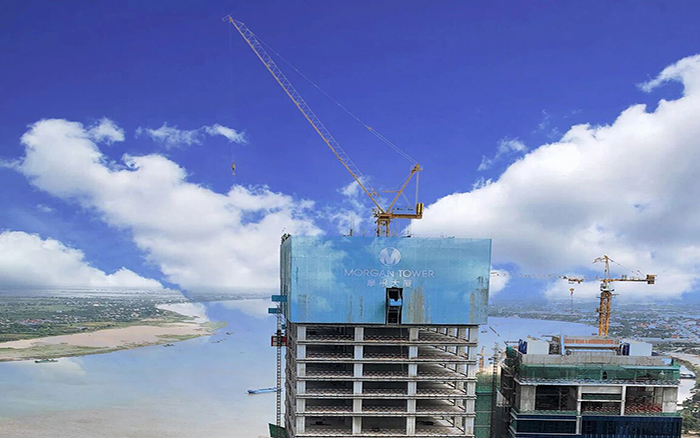 喜封金顶|304am永利集团塔机助建柬埔寨金边摩根大厦！