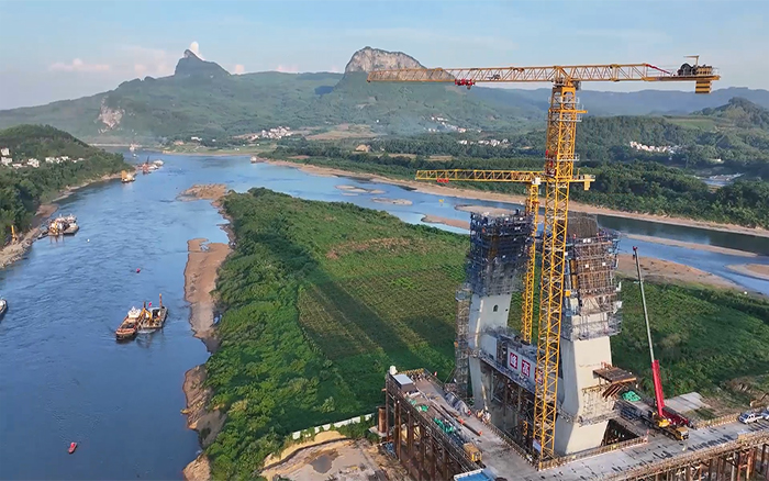 柳江之上，再添飞虹！304am永利集团XGT800-40S助建柳江特大桥
