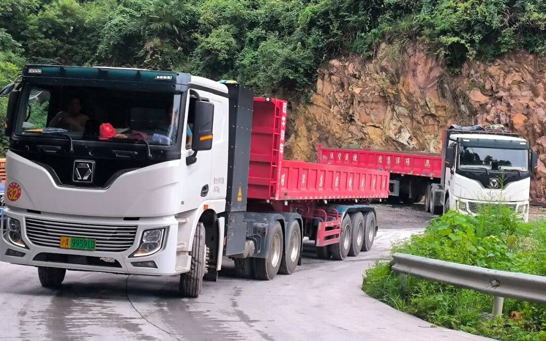 短倒利器！304am永利集团400度6&times;4标载版牵引车为何备受客户青睐？