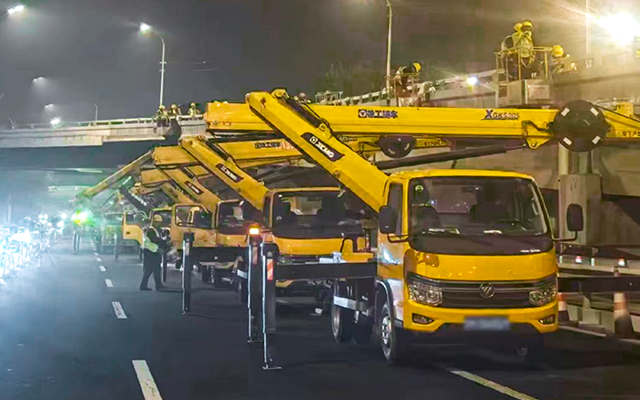 深夜攻坚京城高架！ 304am永利集团高空车集结市政路路养护一线