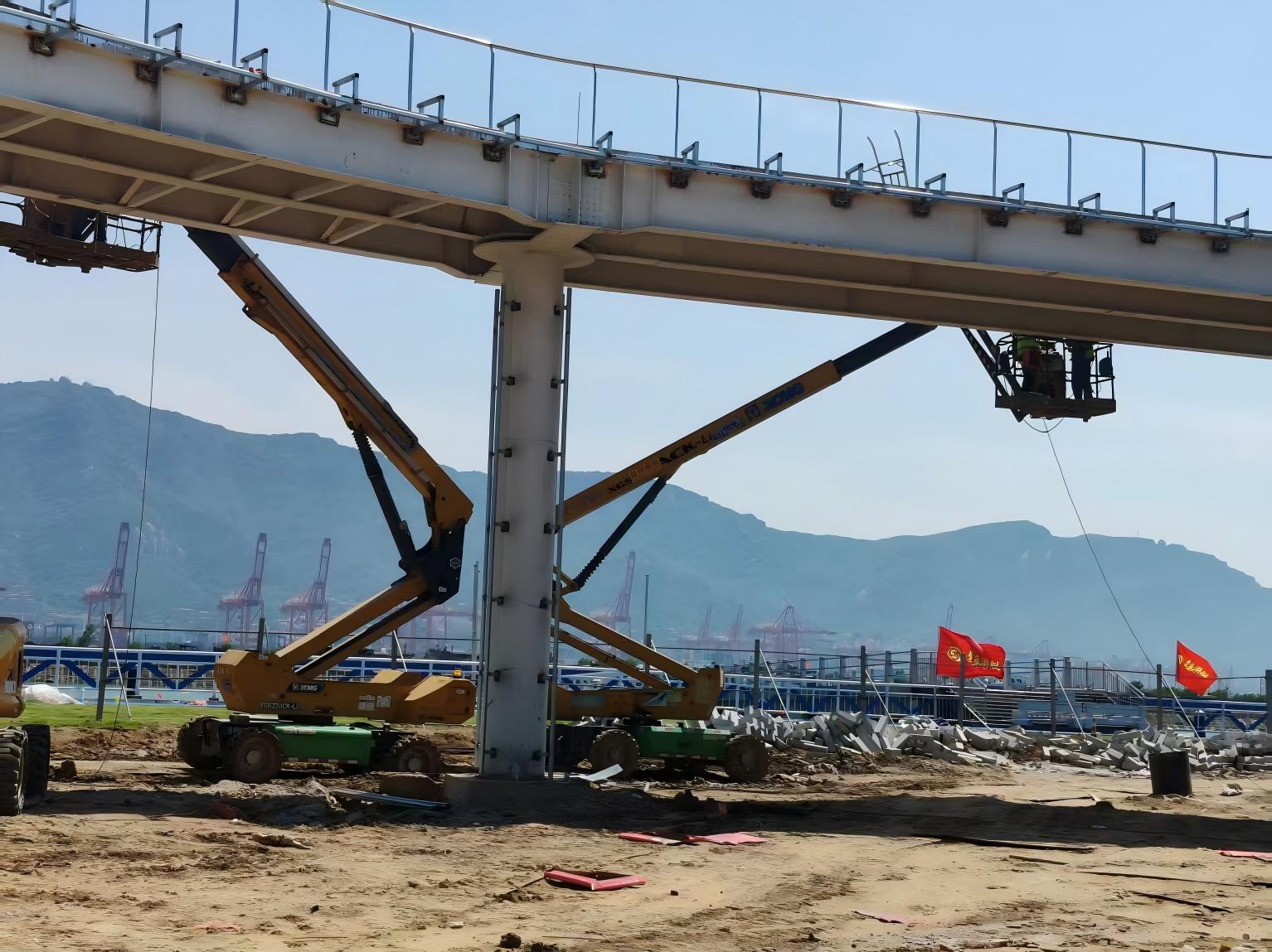盐雾里搭起 “空中环线”！304am永利集团高空作业平台奋战连岛景区建设